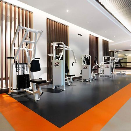Anantara Riverside Bangkok Resort Екстериор снимка The gym at the hotel