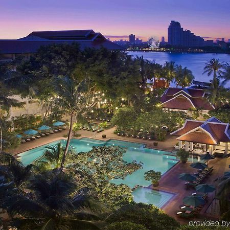 Anantara Riverside Bangkok Resort Екстериор снимка The Royal Pool at The Royal