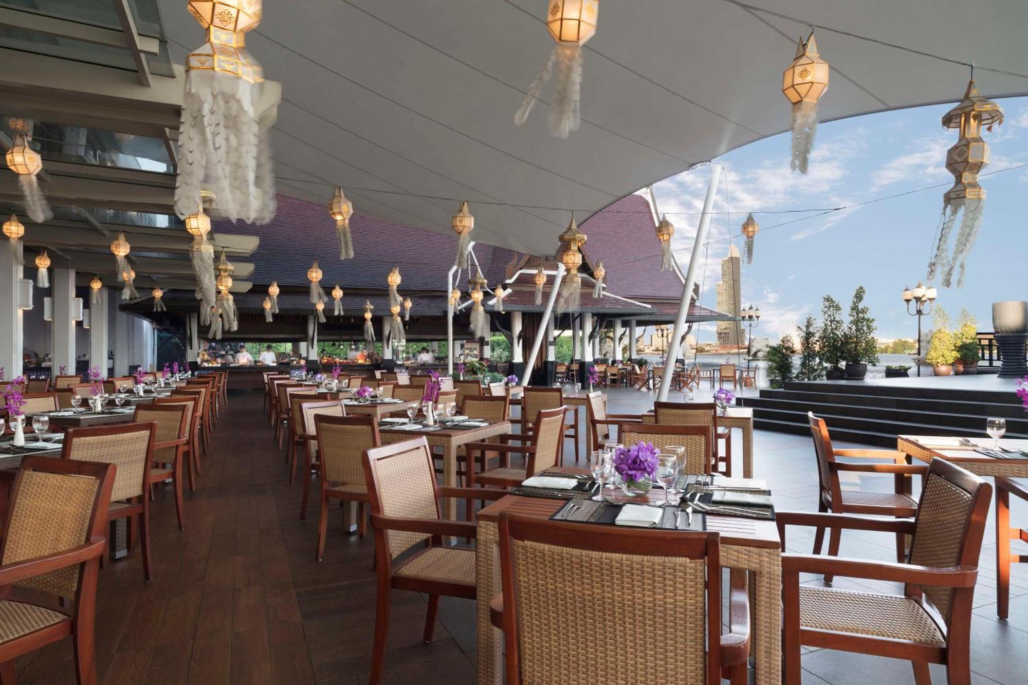 Anantara Riverside Bangkok Resort Екстериор снимка The Deck