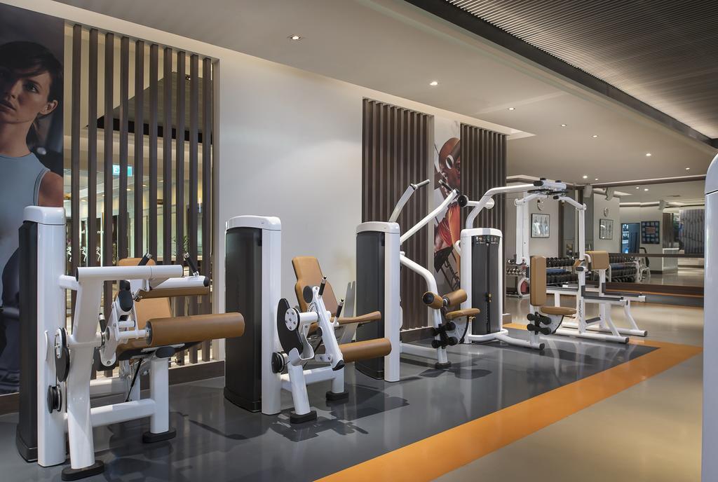 Anantara Riverside Bangkok Resort Екстериор снимка The gym at the hotel
