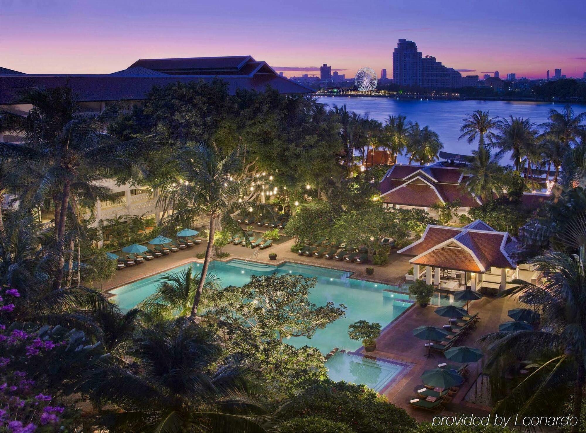 Anantara Riverside Bangkok Resort Екстериор снимка The Royal Pool at The Royal